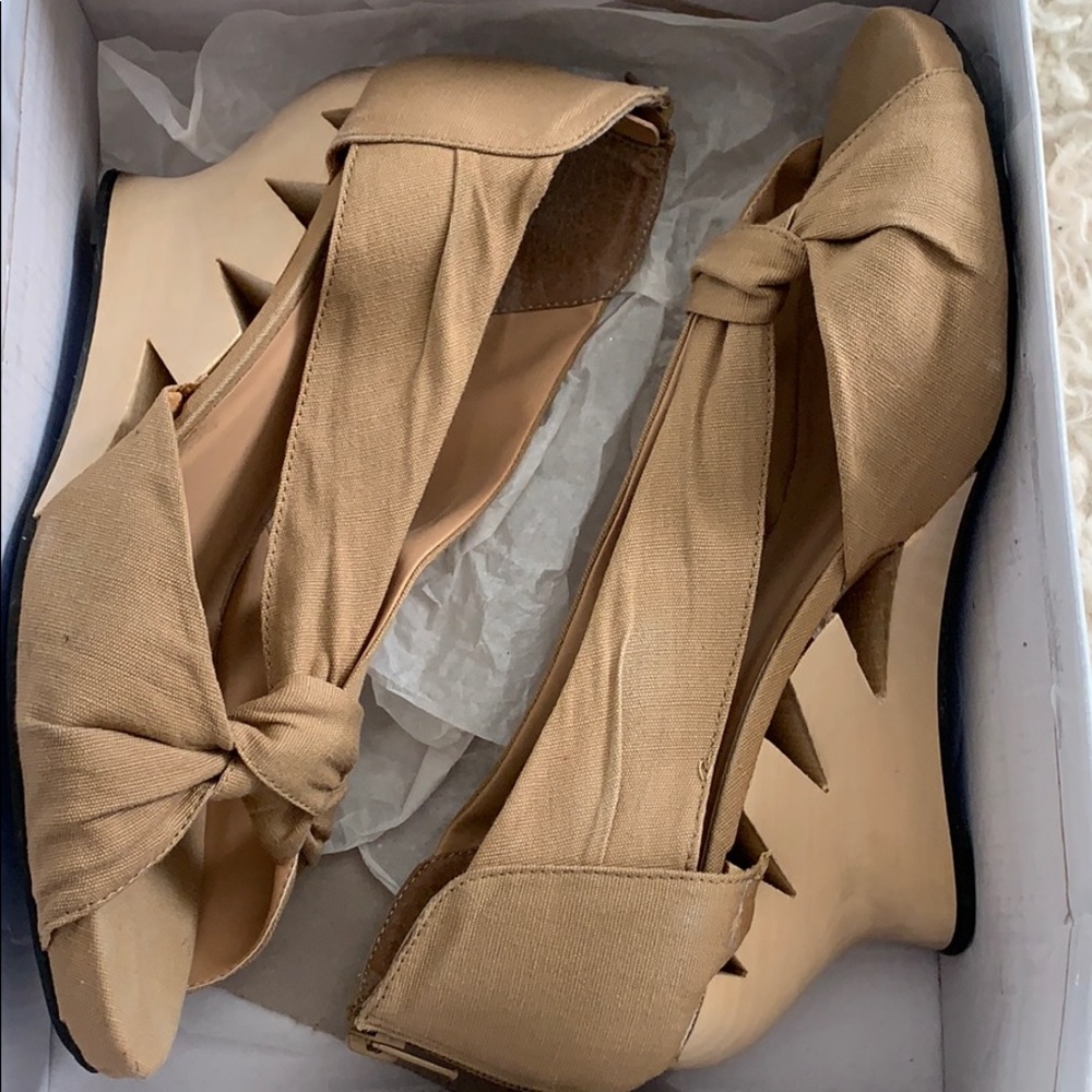 Tessa Wedge Buff wedges